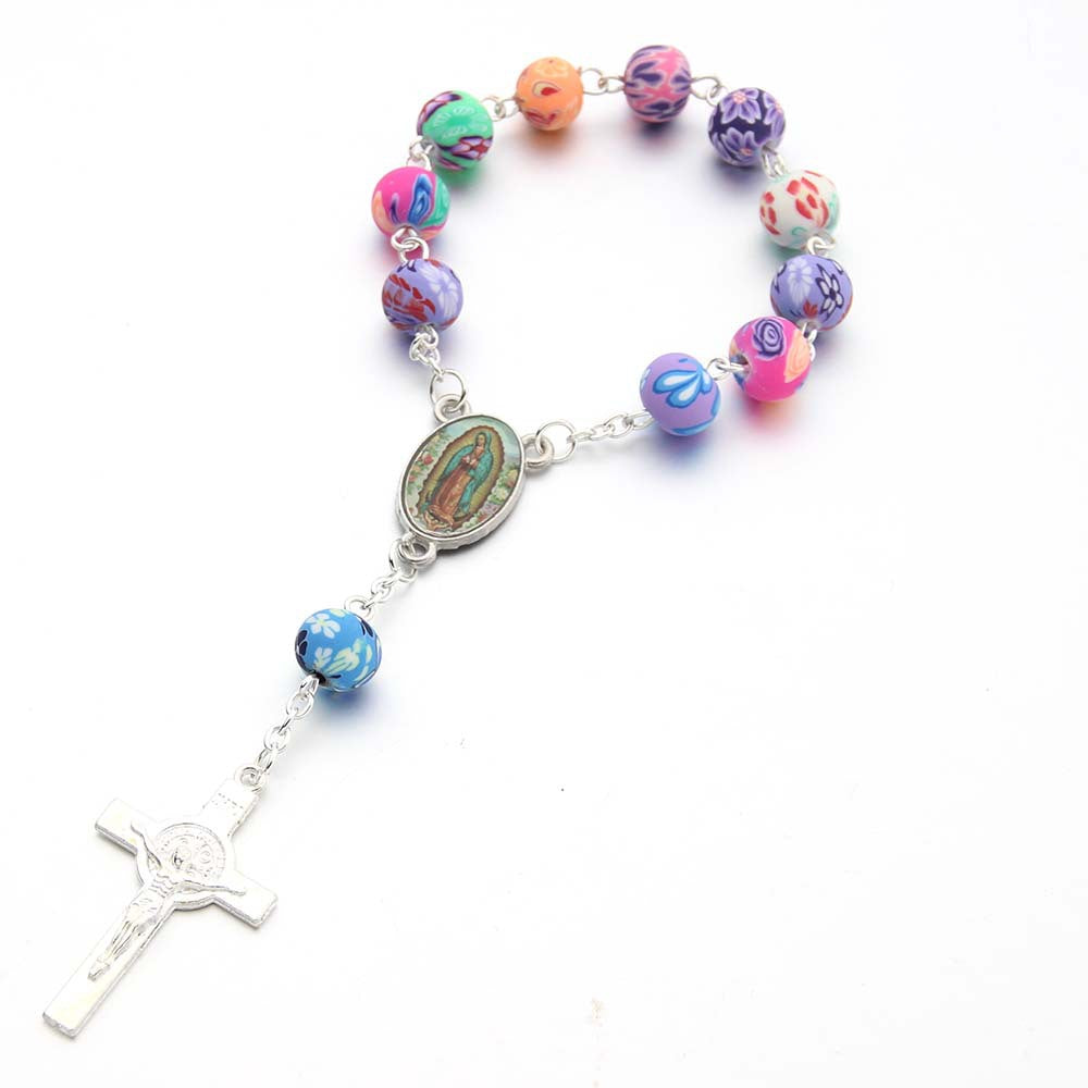 Pulsera Religiosa con Virgen de Guadalupe – Cuentas de Arcilla para Bautizo o Primera Comunión