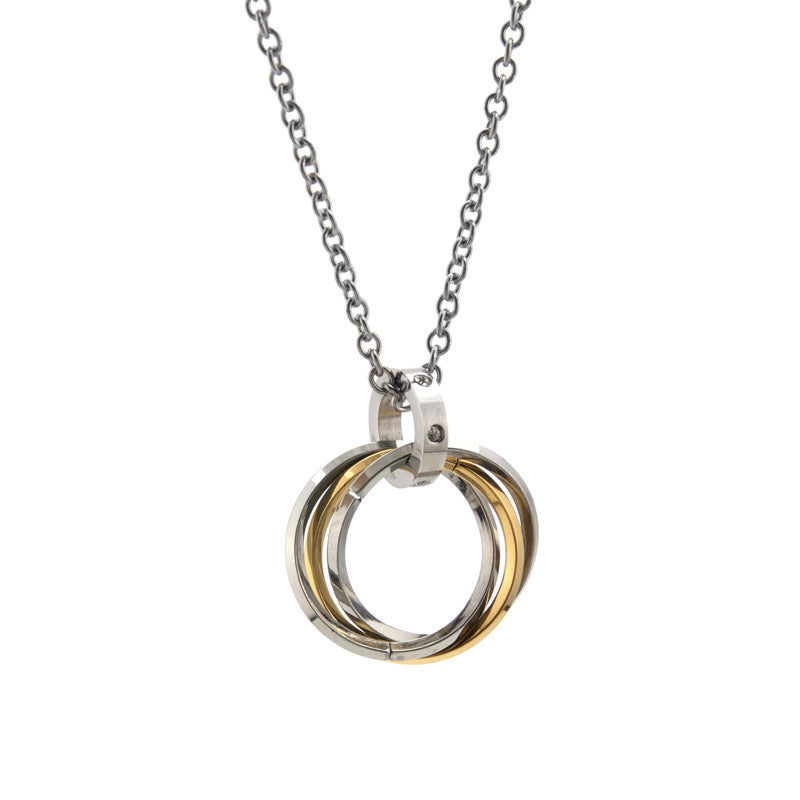 Collar de tres anillos entrelazados: Unión del Amor, Fidelidad y Eternidad.