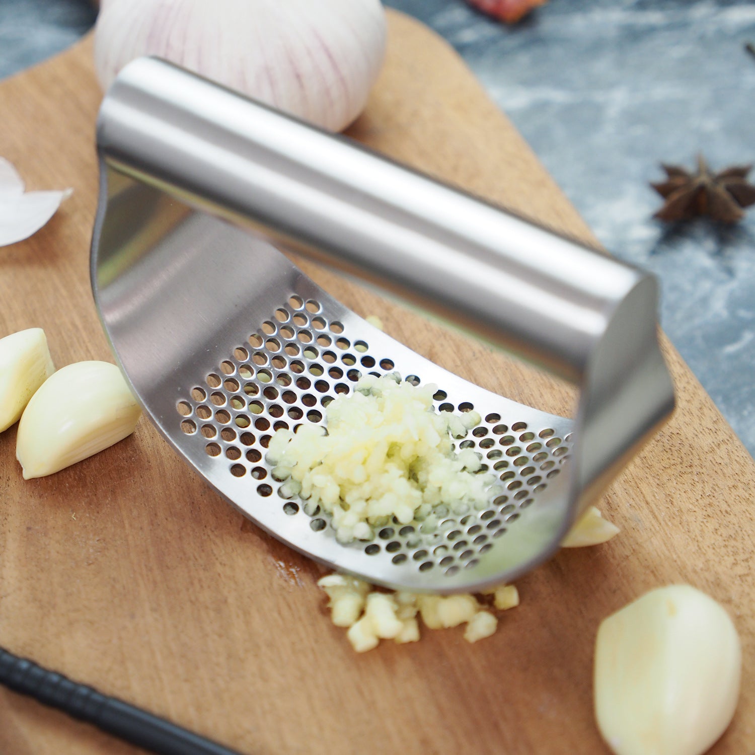 Triturador de ajo y jengibre en acero inoxidable grado alimenticio y ergonómico