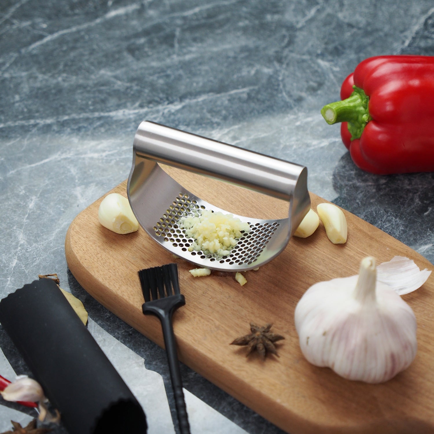 Triturador de ajo y jengibre en acero inoxidable grado alimenticio y ergonómico