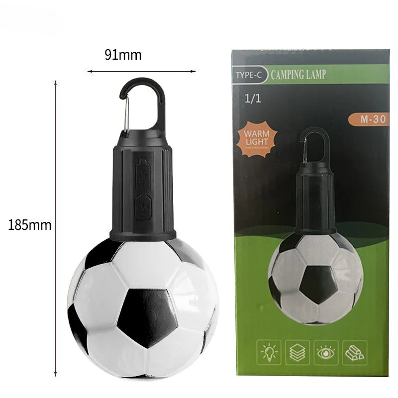 Lámpara LED balón de fútbol blanco y negro con medidas y empaque, recargable por Type-C, ideal para actividades al aire libre.