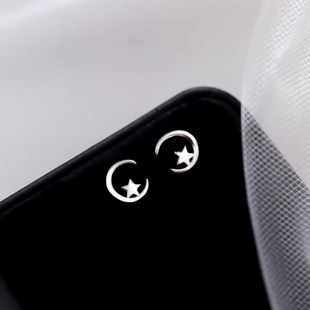 Pendientes de estrellas y luna en plata S925: Diseño minimalista, ligero y elegante, perfectos para cualquier ocasión
