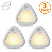 Set de 3 lámparas LED a batería con sensor de movimiento instaladas en armario y dormitorio