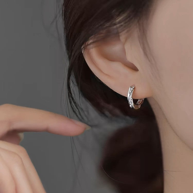 Aros Pequeños Plata 925 Diseño Möbius con Circonitas
