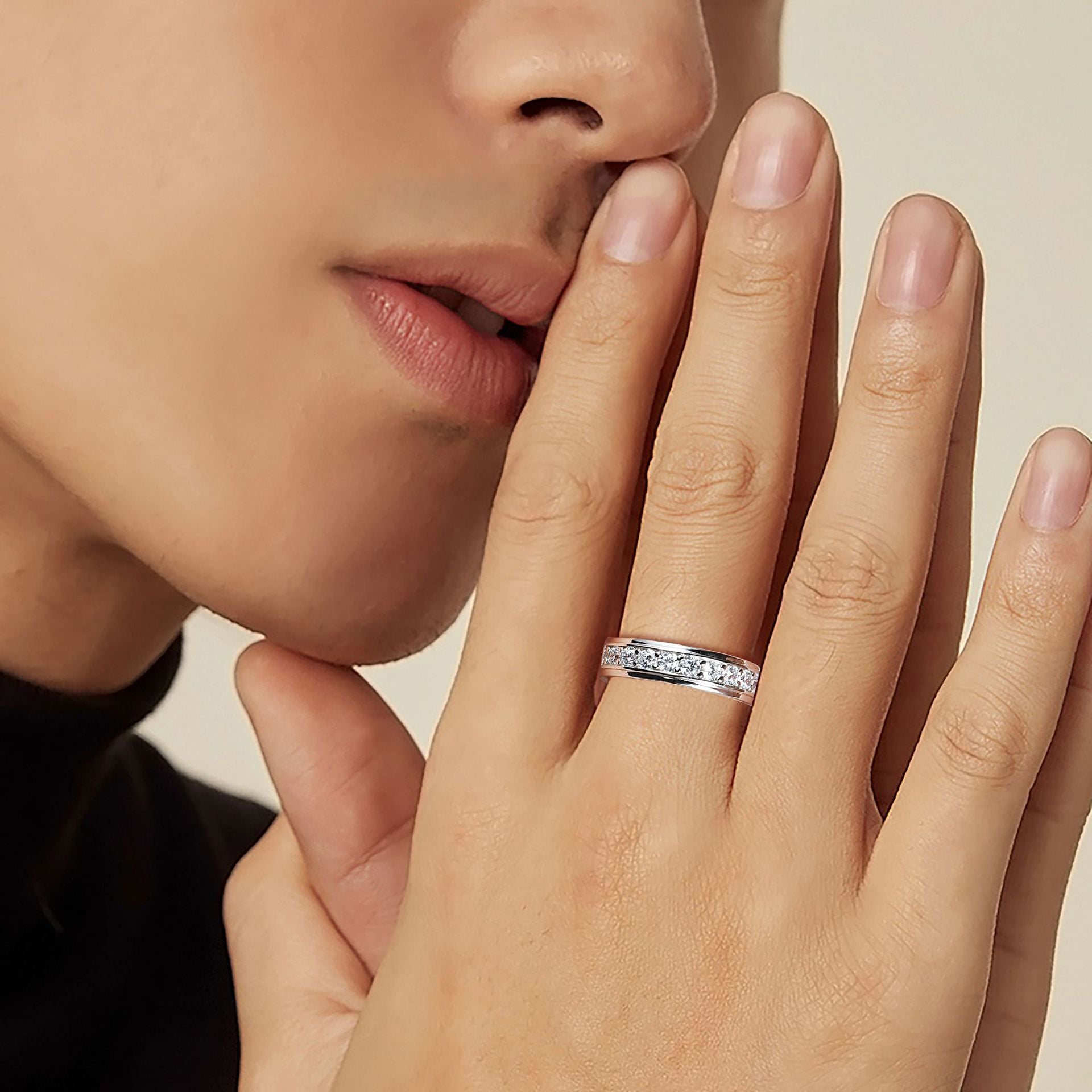 Anillo Ancho Unisex en Plata 925 con Circonitas – Look Llamativo