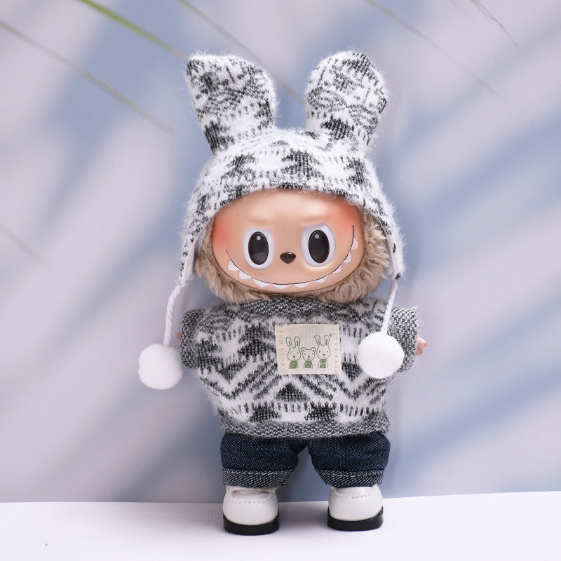 Conjunto gris tejido para muñeca Labubu de 17cm con gorro de pompón y pantalón. Accesorio decorativo de la serie de moda.