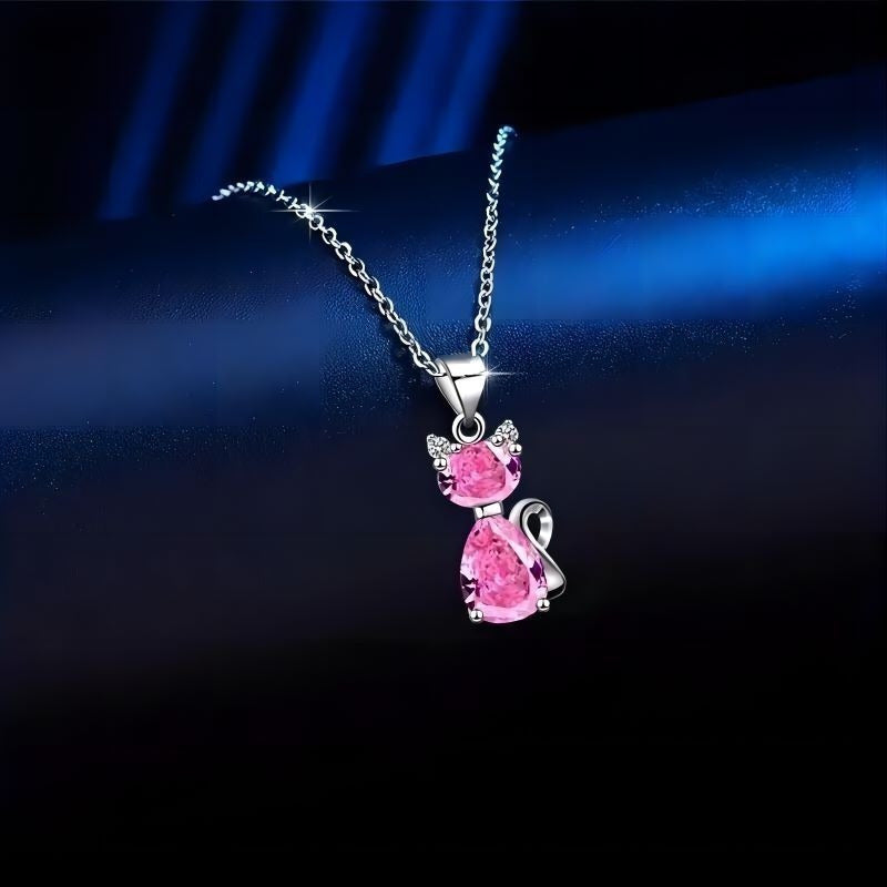 Cadena Larga para Mujer con Dije de Gato en Cristal – Símbolo de Independencia