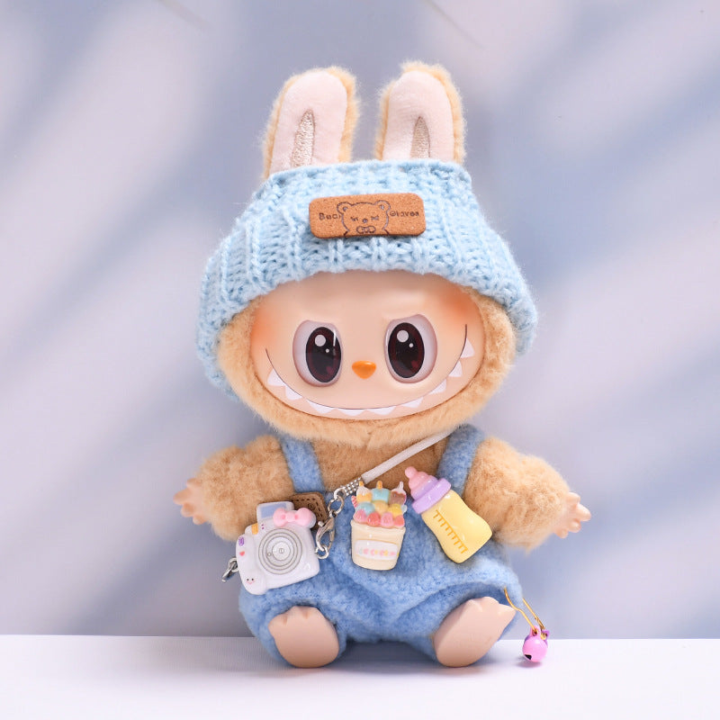 Overol con Accesorios para Muñeca Labubu 17 cm – Biberón y Cámara de Juguete (Muñeca No Incluida)