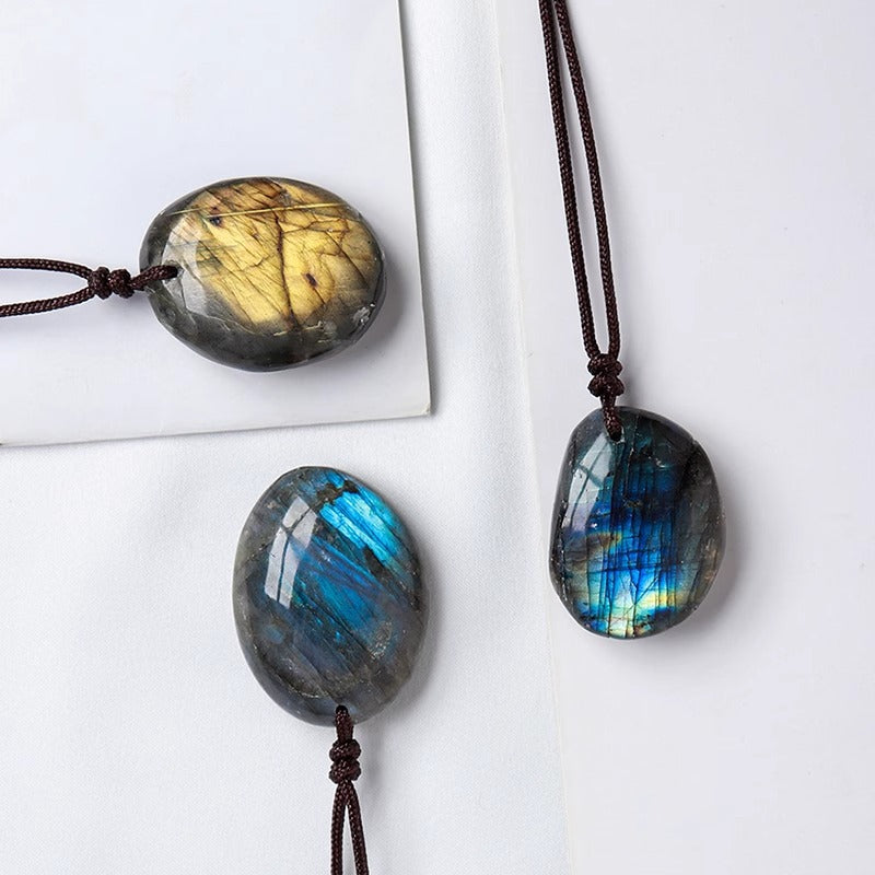 Colgante de piedra Labradorita natural – estilo tribal, atrae buena energía