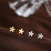 Pendientes Flor Mini en Plata S925 – Diseño Clásico para Mujeres y Niñas
