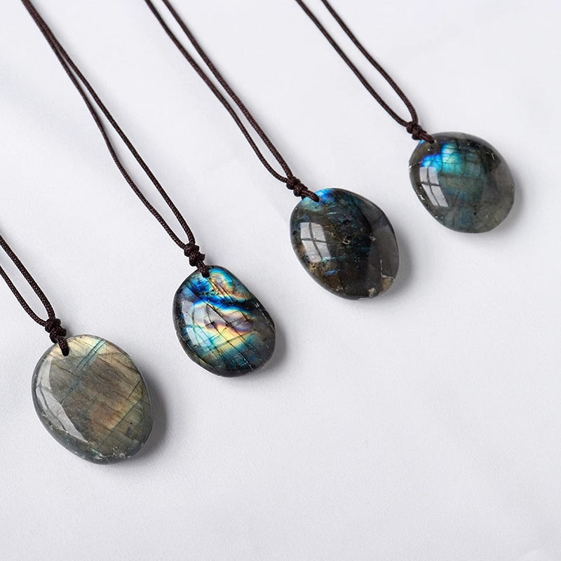 Colgante de piedra Labradorita natural – estilo tribal, atrae buena energía