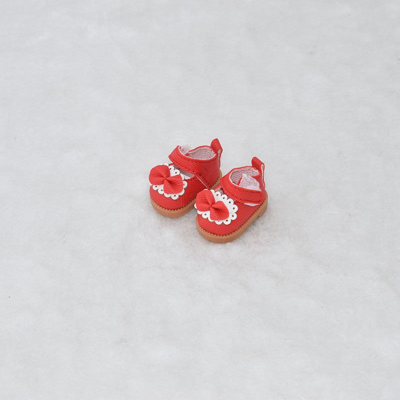 Zapatos rojos con lazo decorativo para muñecos Labubu de 17CM, ideales para personalizar muñecos en juegos y colecciones.