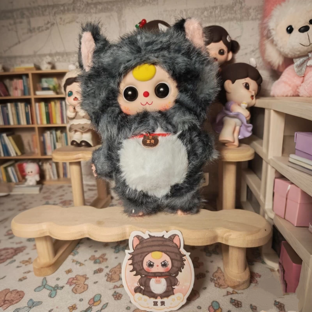 Peluche Baby Three Coleccionable - Caja Sorpresa Serie “¿De Quién Es El Gato?”