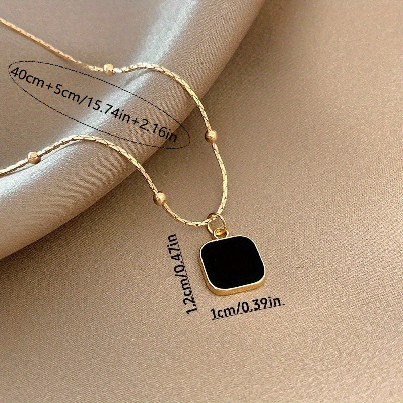 Cadena Tipo Serpiente Corta para Mujer con Dije de Piedra Negra – Elegante para Oficina