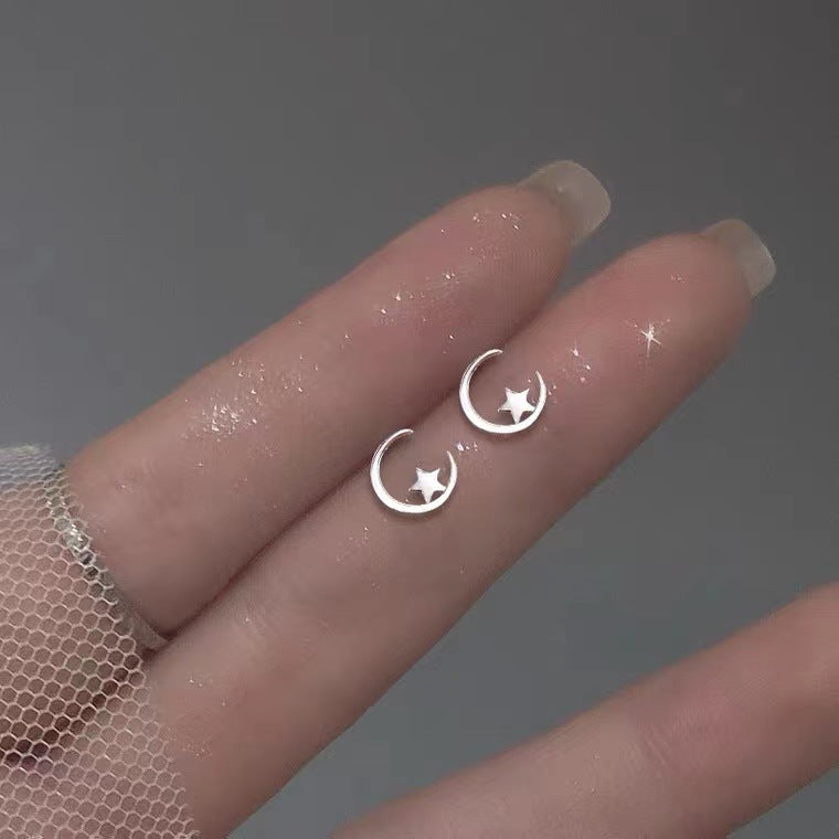 Pendientes de estrellas y luna en plata S925: Diseño minimalista, ligero y elegante, perfectos para cualquier ocasión