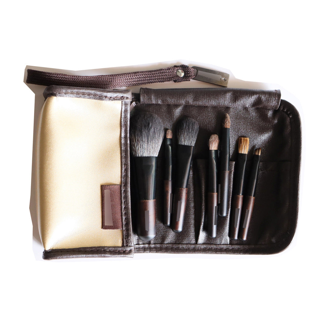 Set de brochas de maquillaje con estuche elegante, pinceles de animales y ébano para sombra, rubor y cejas.