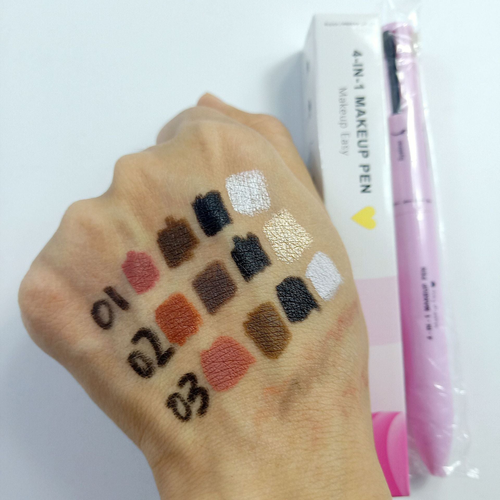 Lápiz de Maquillaje 4 en 1: Labios, Ojos, Cejas y Iluminador