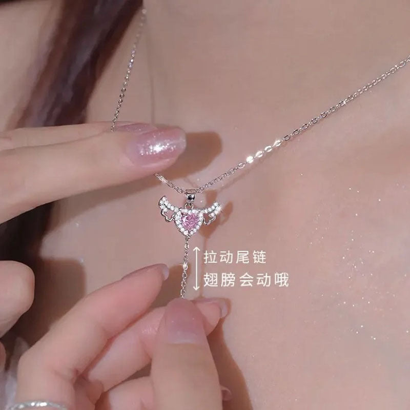 Collar de Corazón con Alas: Cadena Corta - Regalo para San Valentín
