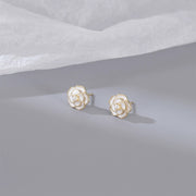 Pendientes Botón de Flor Blanca en Plata S925 – Elegantes para Toda Ocasión