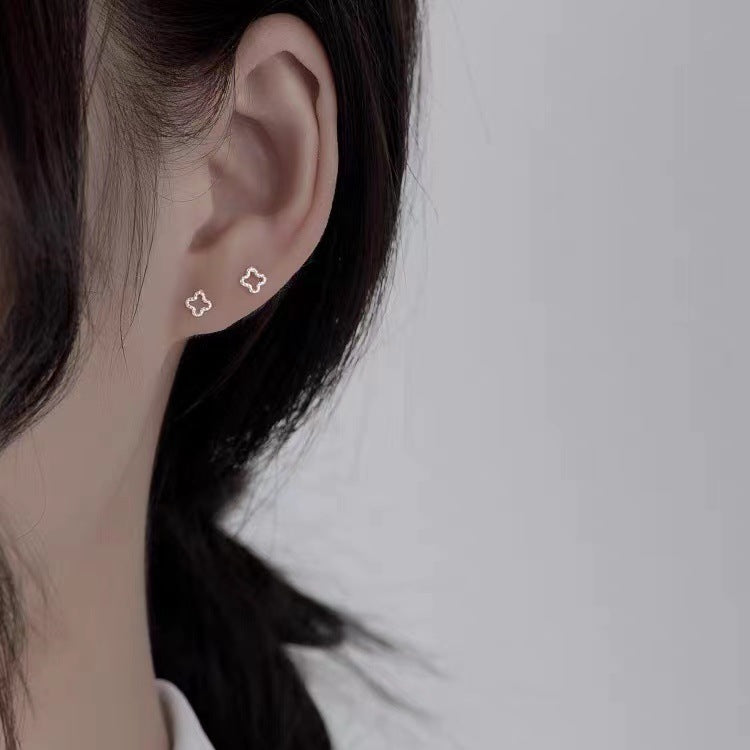 Pendientes de Botón Siluetas Geométricas en Plata Pura S999 – Diseño Minimalista y Elegante