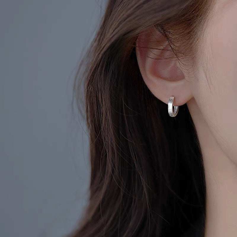 Candongas de Plata Pura 999 – Diseño Retro con Acabado Mate Unisex