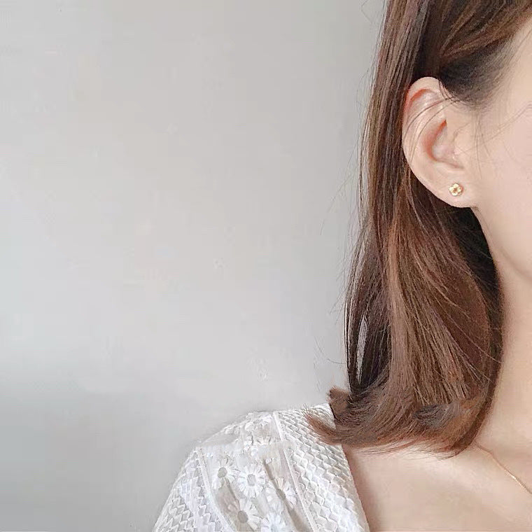 Pendientes Botón de plata 925: Diseño minimalista para niñas