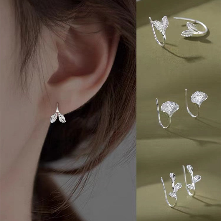 Pendientes Pequeños de Hojas en Plata Pura con Cierre de Gancho