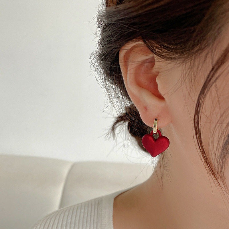 Pendientes de Corazón Colgante - Ligeros con Toque Retro, Regalo de Amor y Amistad