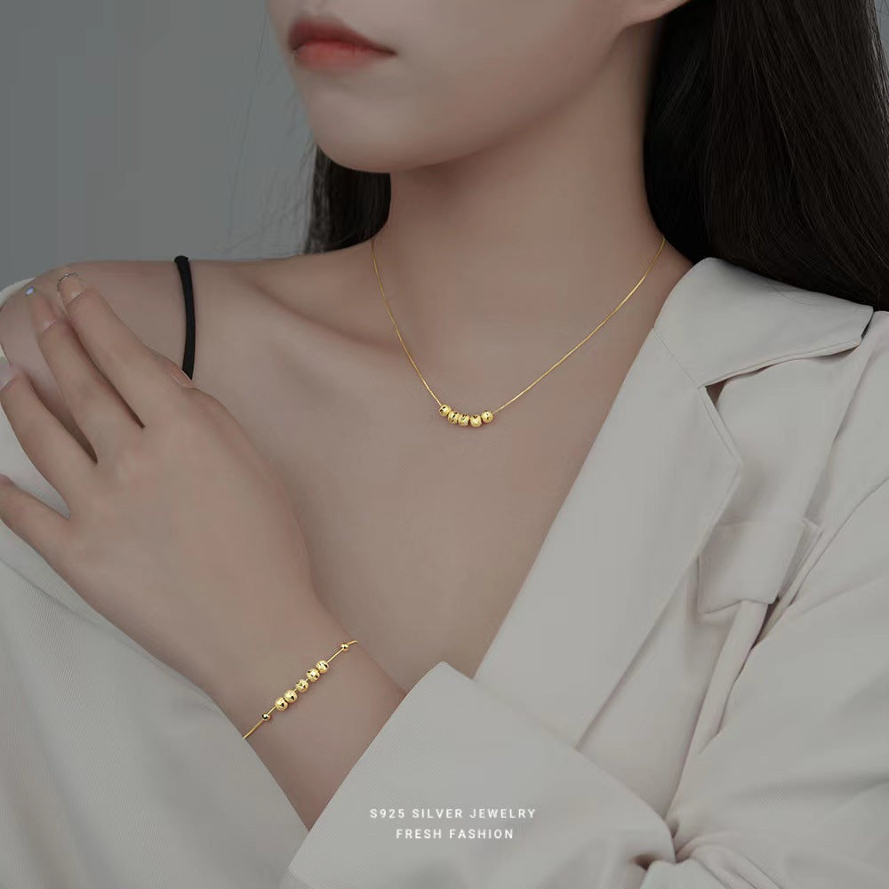 Pulsera Delicada con Bolitas Decoradas – Estilo Romántico para Mujer Joven