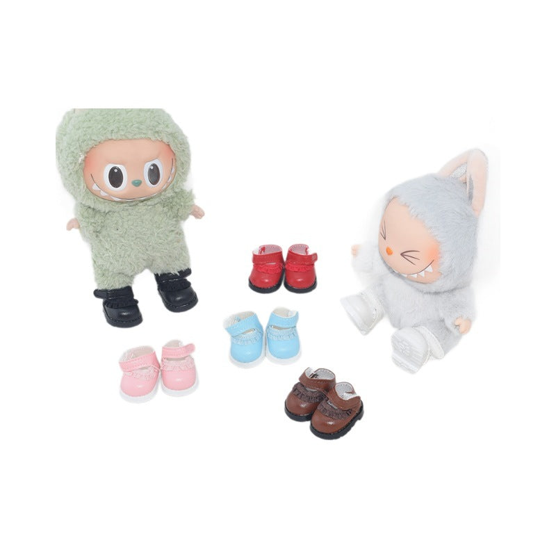 Muñecos Labubu sentados con zapatos intercambiables de colores, parte de la colección de zapatos Labubu con llaveros de 17CM para muñecos.