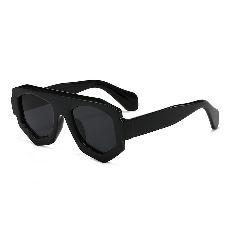 gafas de sol geométricas para mujer con montura facetada color Negro