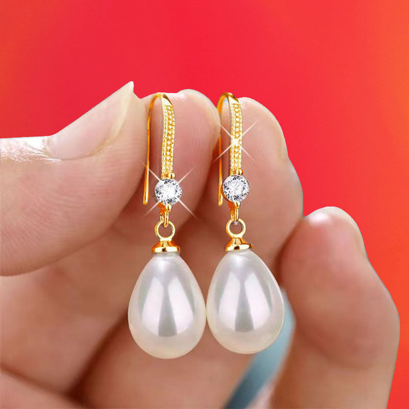 Aretes con Colgante de Perlas Blancas Medianas – Cierre Tipo Gancho