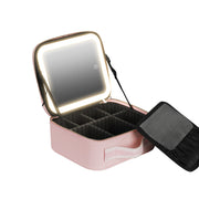 Neceser de maquillaje con espejo LED y divisores internos ajustables. 