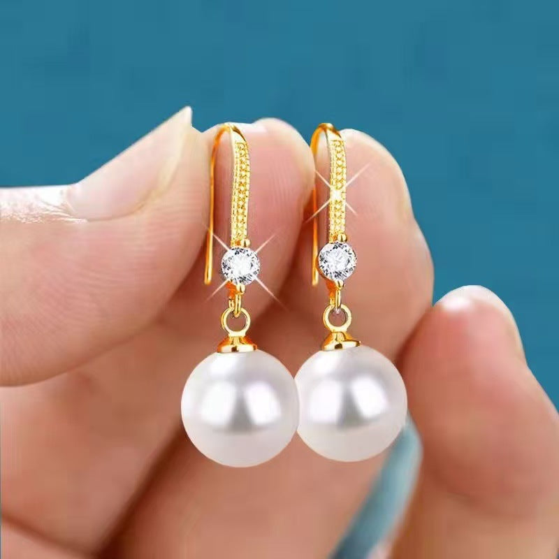 Aretes con Colgante de Perlas Blancas Medianas – Cierre Tipo Gancho