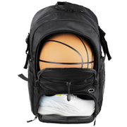 Mochila deportiva negra con compartimento para balón y zapatos, ideal para fútbol, básquet o voleibol. Diseño funcional y resistente.