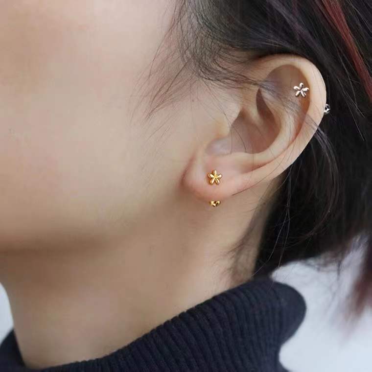 Piercing de Plata pura 999 – Diseño de Flor con Cierre de Rosca