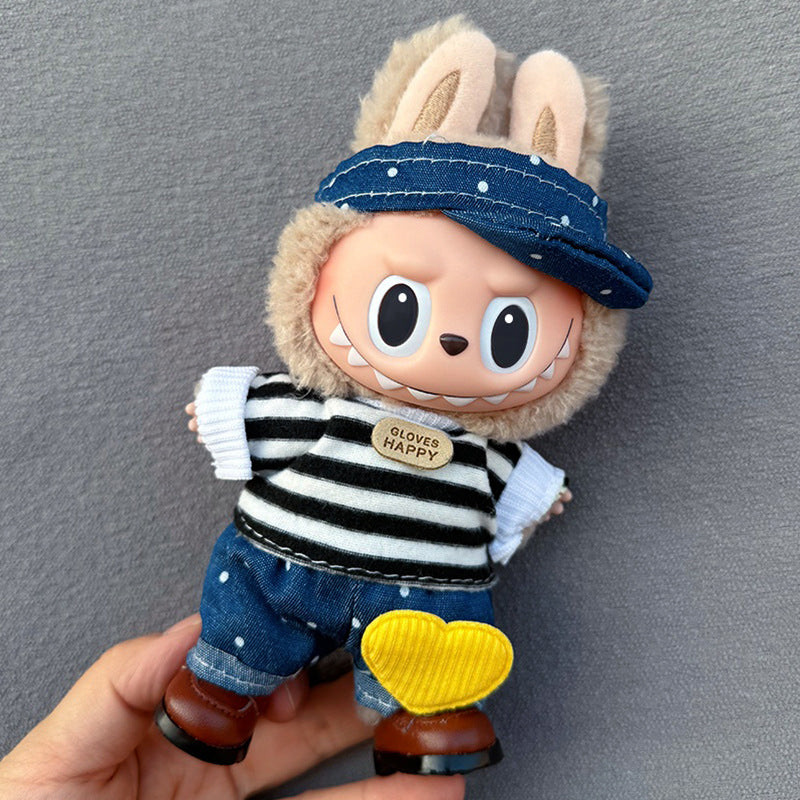 Conjunto rayado con gorra azul para muñeca Labubu de 17cm, ropa estilo retro con detalles divertidos y modernos.