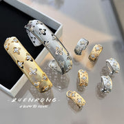 Set de Joyería para Mujer: Anillo, Pendientes, Collar y Pulsera - Calado Dorado o Plateado