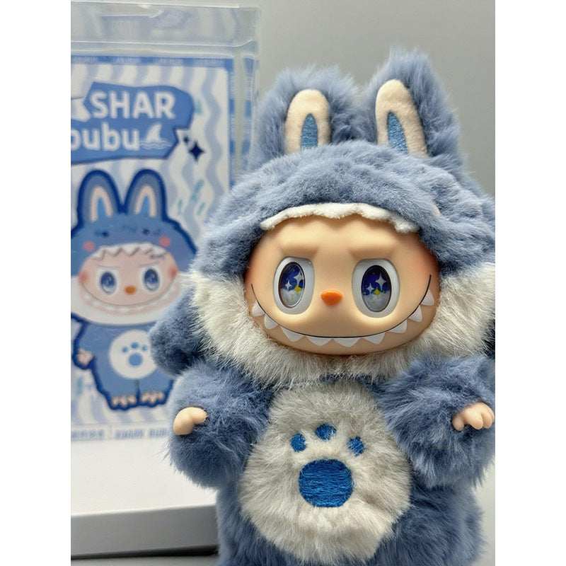 Labubu Disfrazada De Tiburón: Peluche Coleccionable