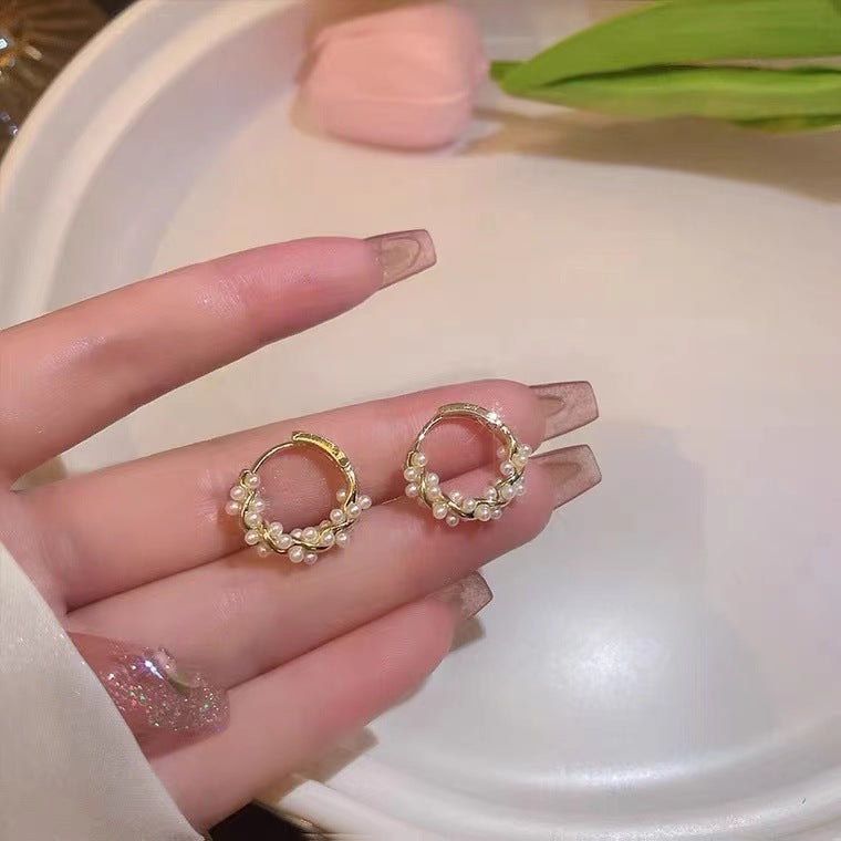 Candongas Pequeñas de Plata 925 con Perlas – Estilo Clásico con Cierre de Ballestilla