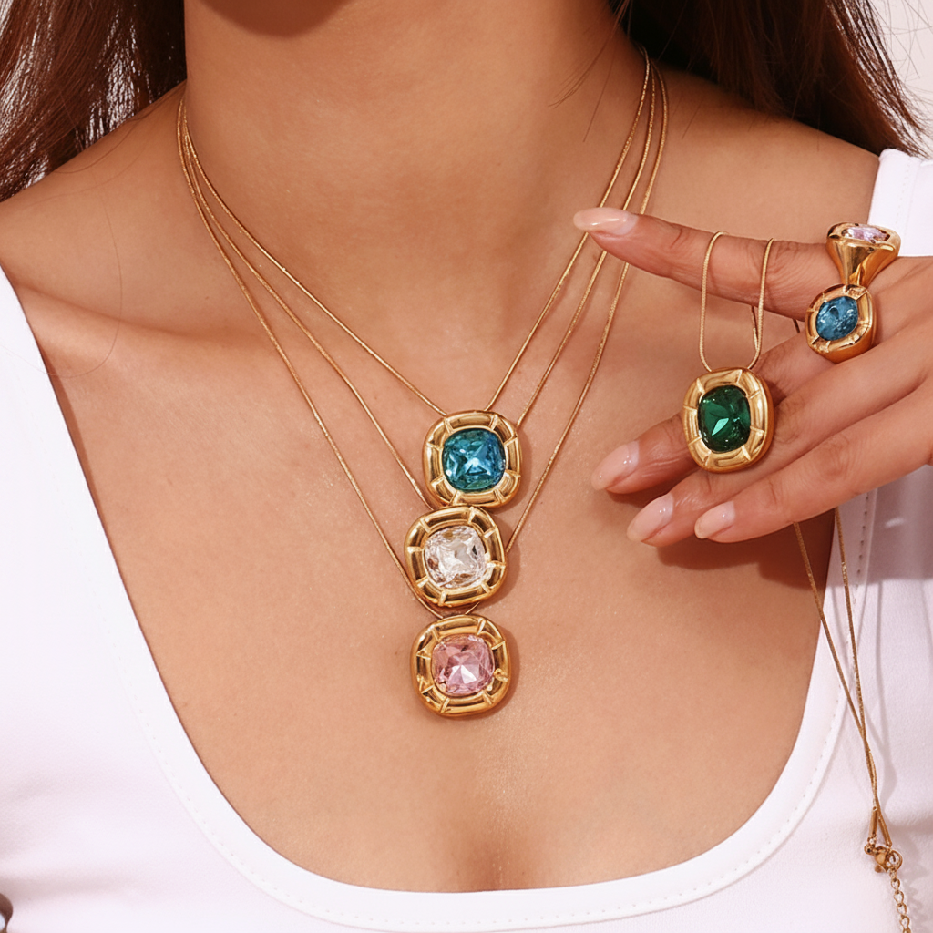 Aretes, Collar y Anillo Dorado con Zirconia Floral - 4