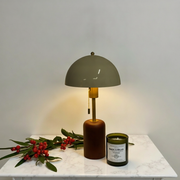 Lámpara de Mesa Vintage Francesa con Base de Bambú - 1