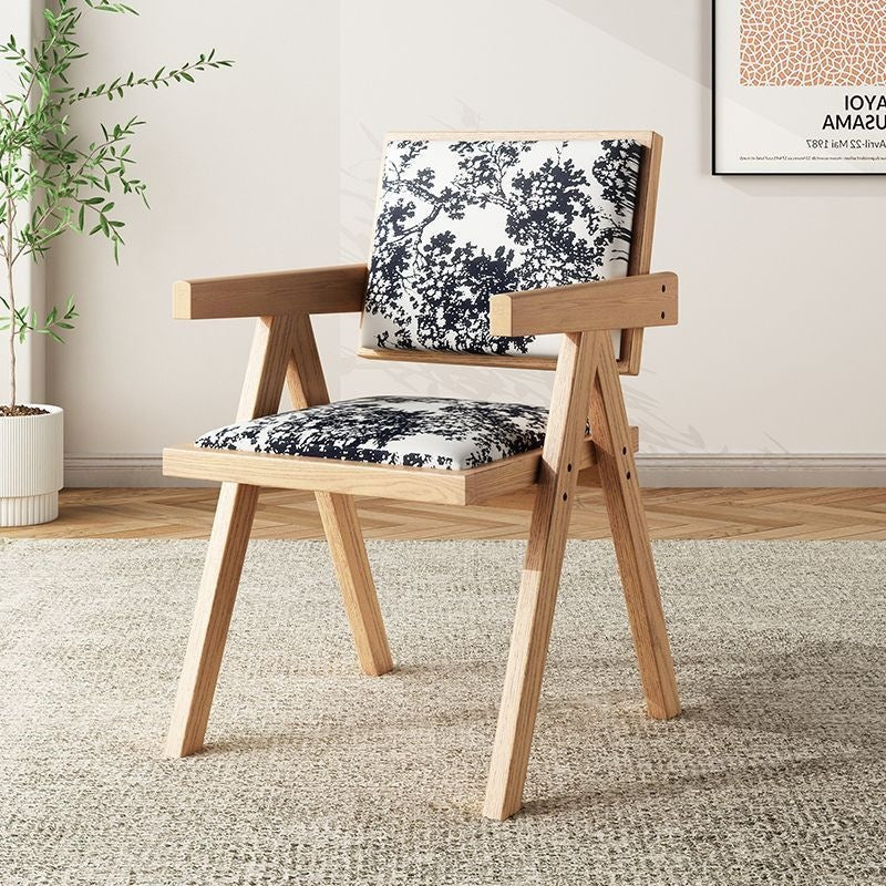 Silla de comedor nórdica de madera con respaldo de ratán