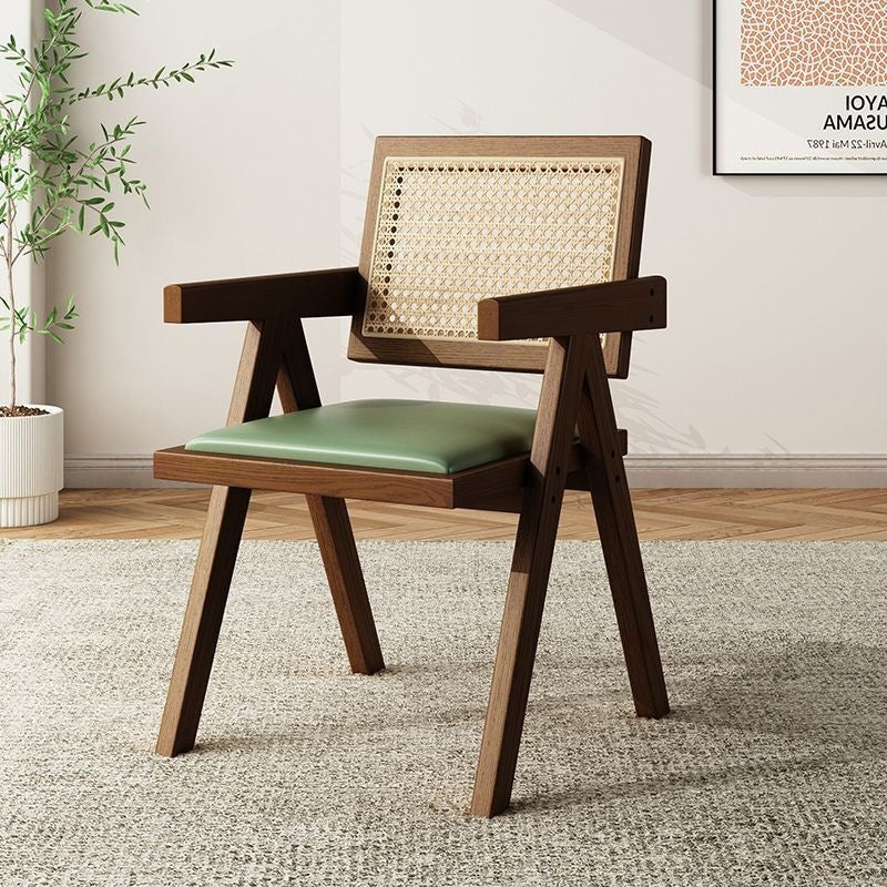 Silla de comedor nórdica de madera con respaldo de ratán