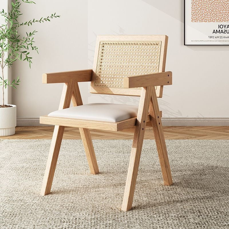 Silla de comedor nórdica de madera con respaldo de ratán