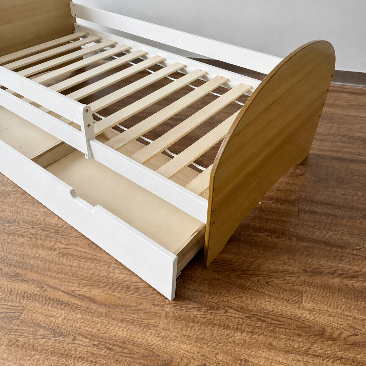 Cama infantil de madera con barandal y cama deslizable - 4
