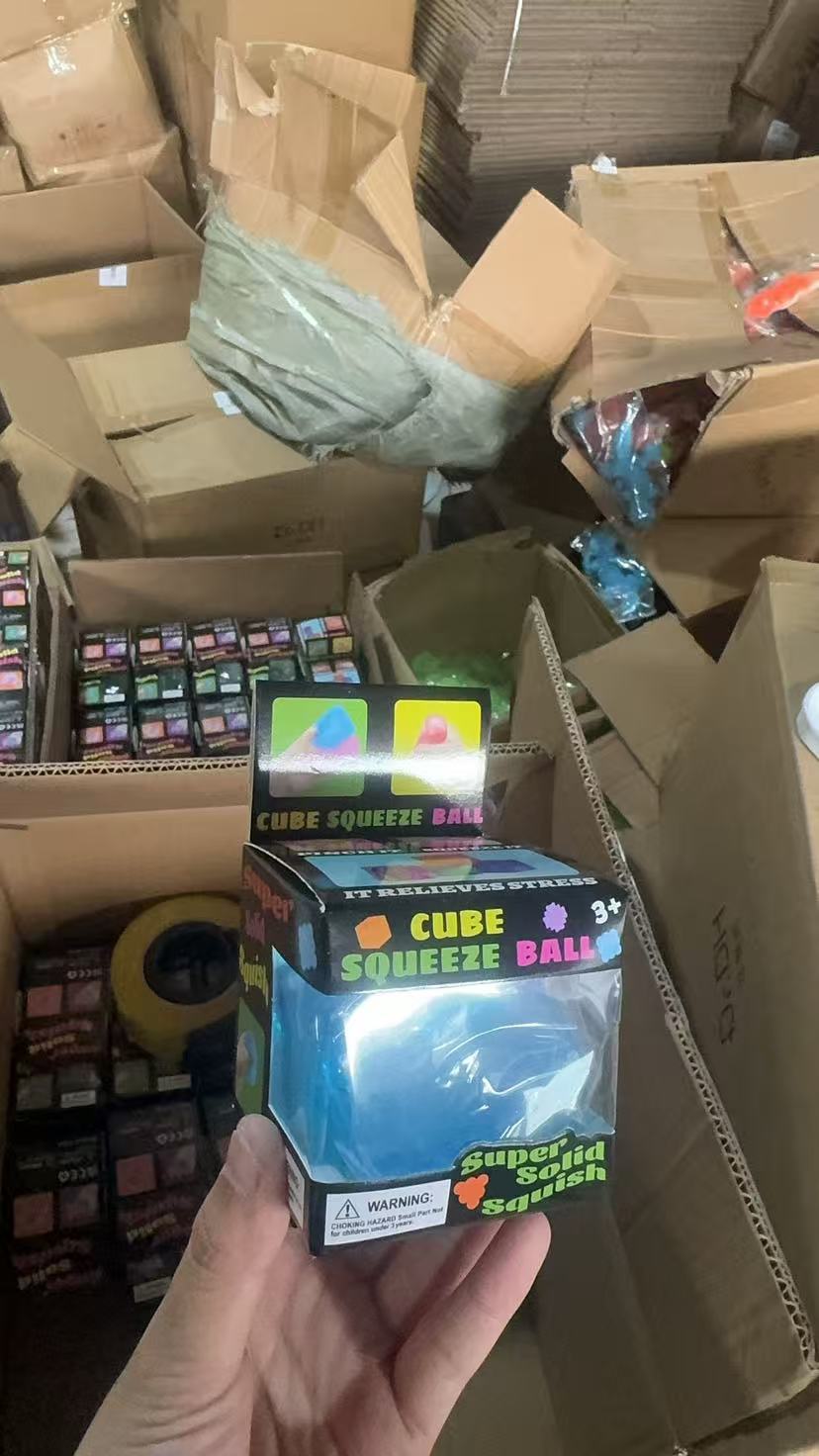 Juguete Antiestres Squish Cubo y Figuras de TPR