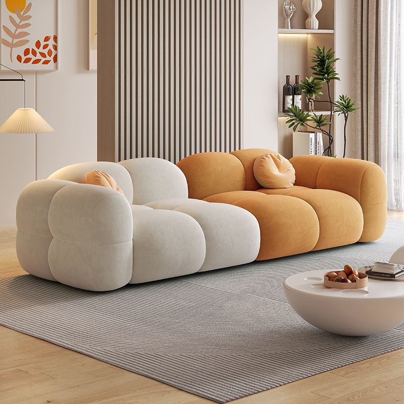Sofá modular estilo crema tapizado en terciopelo suave