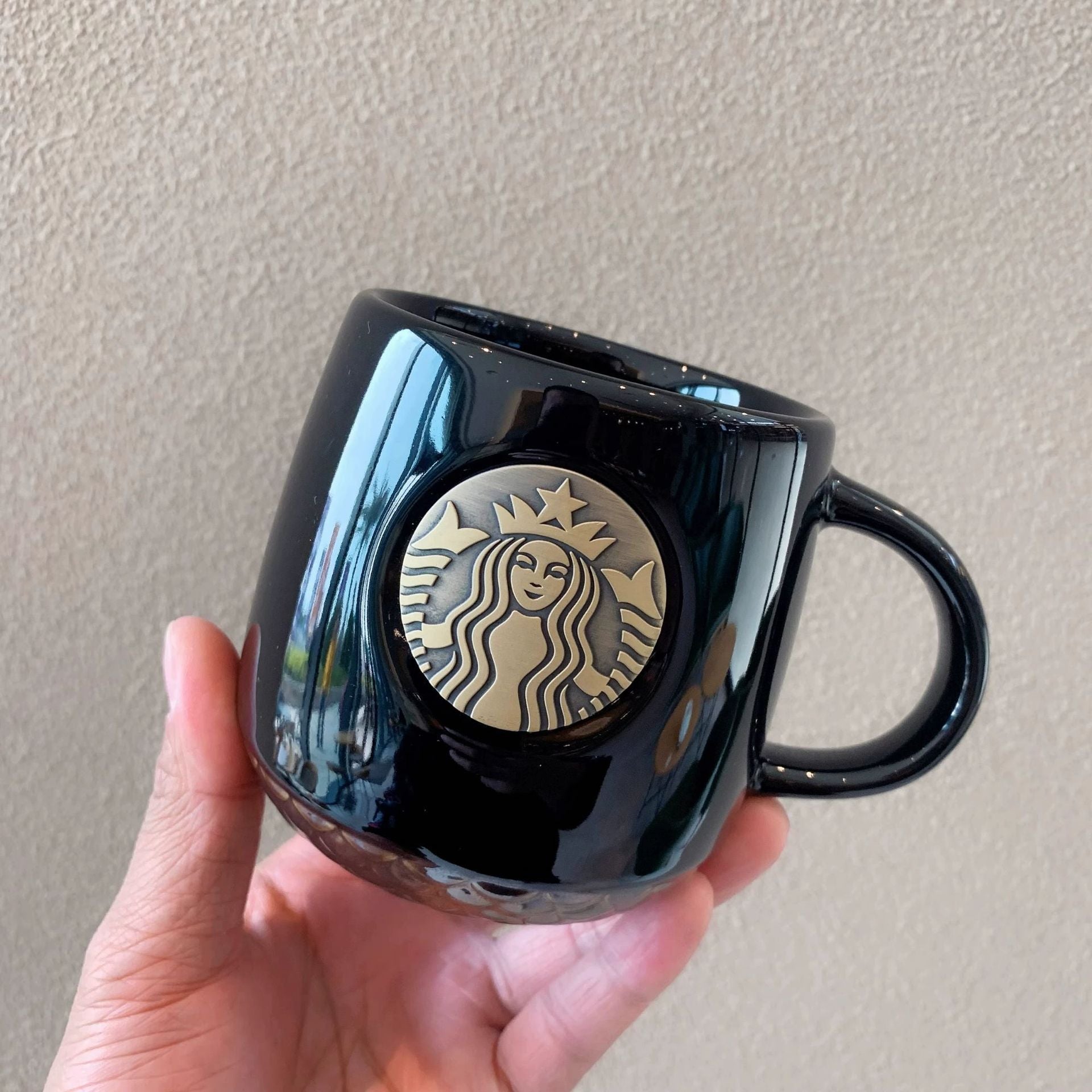 Taza de cerámica con diseño ilustrado y tapa 355 ml