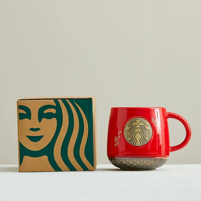 Taza de cerámica con diseño ilustrado y acabado esmalte